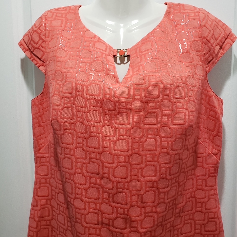 *SOLD* Tahari Arthur Levine Embossed Dress 10 - Picture 8 of 8